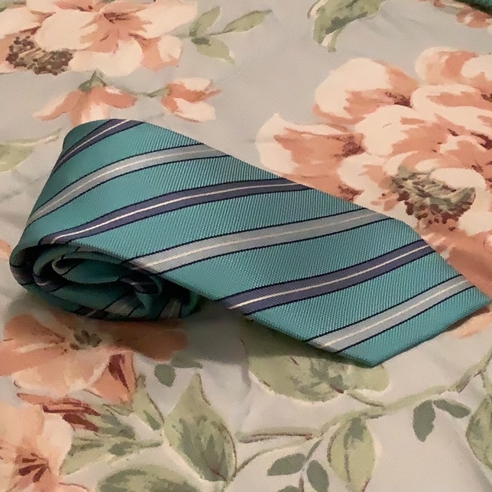 Necktie by Croft & Barrow blue stripped in excellent shape professional look